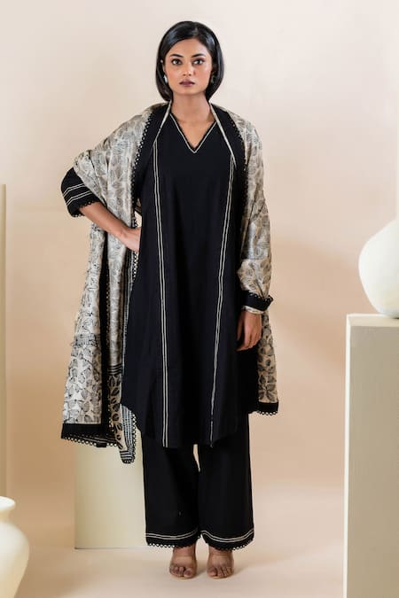 Oshi By Shikha Black Kurta And Pant Cotton Linen Embroidered Straight Long Set 