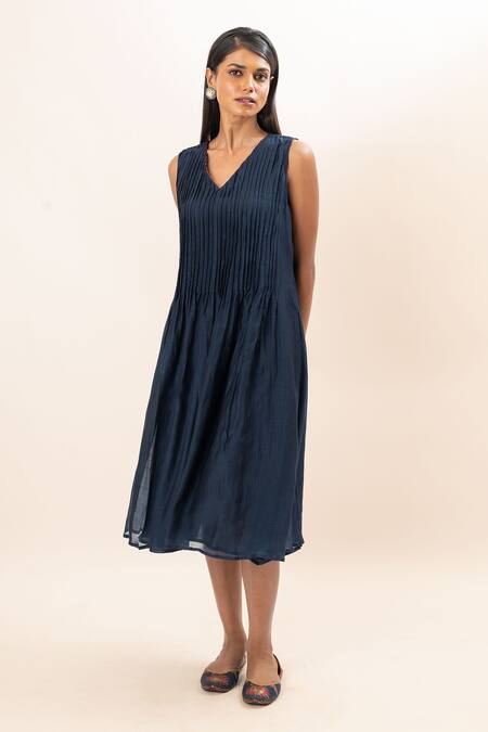 Oshi By Shikha Blue Silk, Chanderi, Cotton V-neck, Open Pleated Dress With Floral Print Jacket at Aza Fashions Oshi By Shikha_Blue Silk, Chanderi, Cotton V-neck, Open Pleated Dress With Floral Print Jacket _at_Aza_Fashions