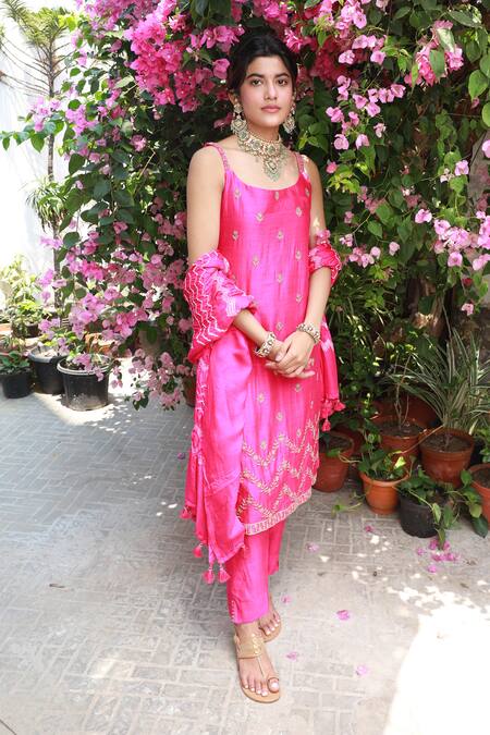 Buy_Pink City By Sarika_Pink Silk, Chanderi, Gingham Embroidery Round Neck Floral Kurta Pant Set _Online_at_Aza_Fashions