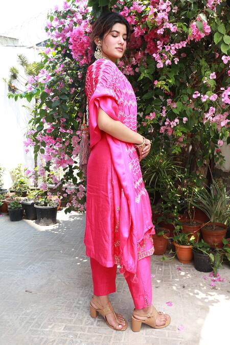 Buy_Pink City By Sarika_Pink Silk, Chanderi, Gingham Embroidery Round Neck Floral Kurta Pant Set 