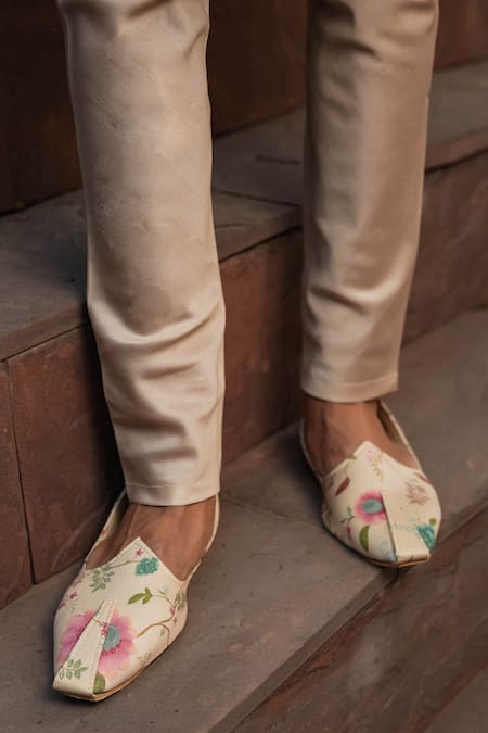 Shop_Label Niti Bothra_Ivory Silk, Chanderi Embroidery Floral Print Bundi And Kurta Set 