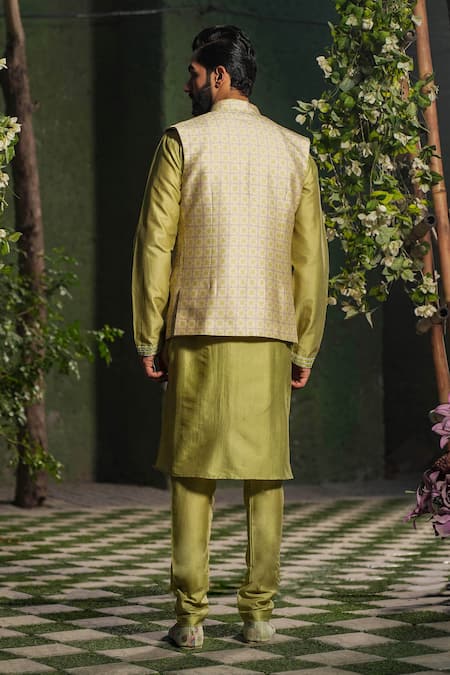 Shop Label Niti Bothra Green Silk, Chanderi Embroidery Mughal Print Kurta Set With Churidar at Aza Fashions Shop_Label Niti Bothra_Green Silk, Chanderi Embroidery Mughal Print Kurta Set With Churidar _at_Aza_Fashions