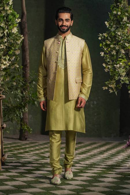 Label Niti Bothra Green Silk, Chanderi Embroidery Mughal Print Kurta Set With Churidar Online at Aza Fashions Label Niti Bothra_Green Silk, Chanderi Embroidery Mughal Print Kurta Set With Churidar _Online_at_Aza_Fashions
