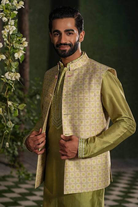 Label Niti Bothra Green Silk, Chanderi Embroidery Mughal Print Kurta Set With Churidar at Aza Fashions Label Niti Bothra_Green Silk, Chanderi Embroidery Mughal Print Kurta Set With Churidar _at_Aza_Fashions