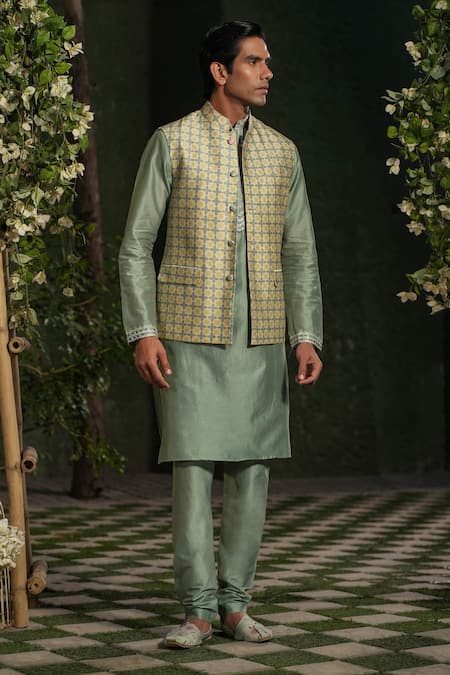 Label Niti Bothra Green Silk, Chanderi Embroidery Mughal Print Bundi And Kurta Set at Aza Fashions Label Niti Bothra_Green Silk, Chanderi Embroidery Mughal Print Bundi And Kurta Set _at_Aza_Fashions