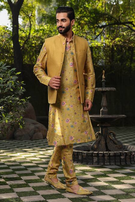 Buy_Label Niti Bothra_Yellow Chanderi Silk Quilted Sleeveless Bundi _Online_at_Aza_Fashions