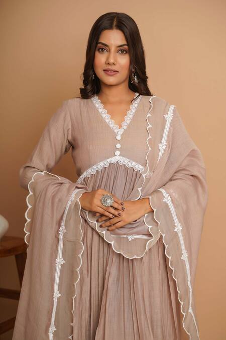 Buy_Gulabik Jaipur_Beige Handloom Cotton, Chanderi Lace Gardenia Fleur Embellished Anarkali Set _Online_at_Aza_Fashions