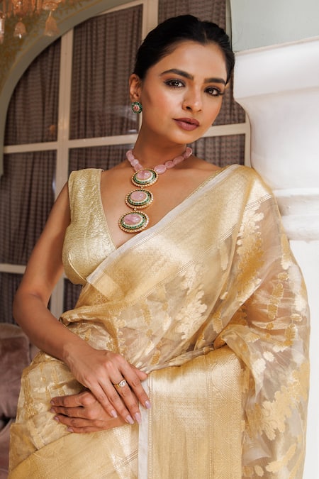 Buy_Geroo Jaipur_Gold Tissue Zari Floral Stripe Woven Saree With Unstitched Blouse Piece 