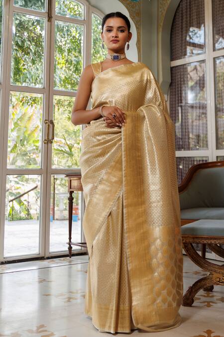 Geroo Jaipur_Gold Silk Zari Bloom Woven Banarasi Saree With Unstitched Blouse Piece _Online_at_Aza_Fashions