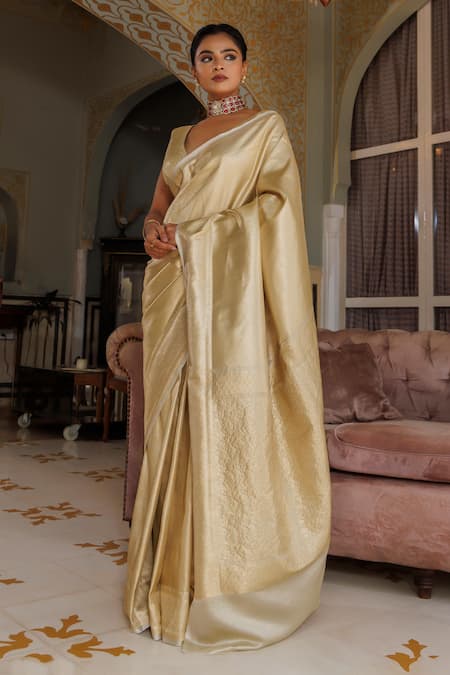 Buy Geroo Jaipur Gold Silk Zari V-neck Handwoven Banarasi Saree With Unstitched Blouse Piece Online at Aza Fashions Buy_Geroo Jaipur_Gold Silk Zari V-neck Handwoven Banarasi Saree With Unstitched Blouse Piece _Online_at_Aza_Fashions