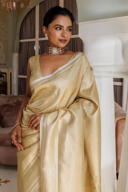 Shop Geroo Jaipur Gold Silk Zari V-neck Handwoven Banarasi Saree With Unstitched Blouse Piece Online at Aza Fashions Shop_Geroo Jaipur_Gold Silk Zari V-neck Handwoven Banarasi Saree With Unstitched Blouse Piece _Online_at_Aza_Fashions