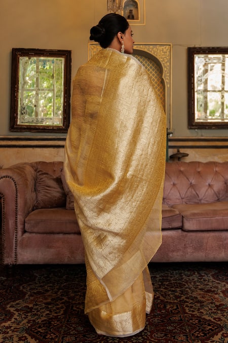 Geroo Jaipur Textured Saree With Unstitched Blouse Piece 