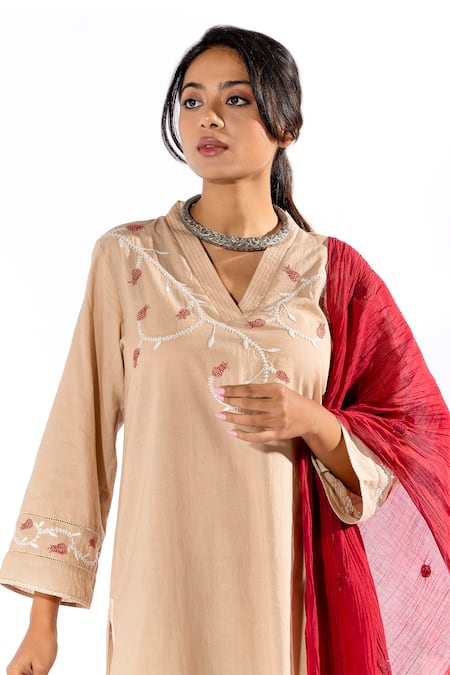 Pants And Pajamas Beige Cotton Embroidery V-neck Floral Thread Kurta And Flared Pant Set Online at Aza Fashions Pants And Pajamas_Beige Cotton Embroidery V-neck Floral Thread Kurta And Flared Pant Set _Online_at_Aza_Fashions