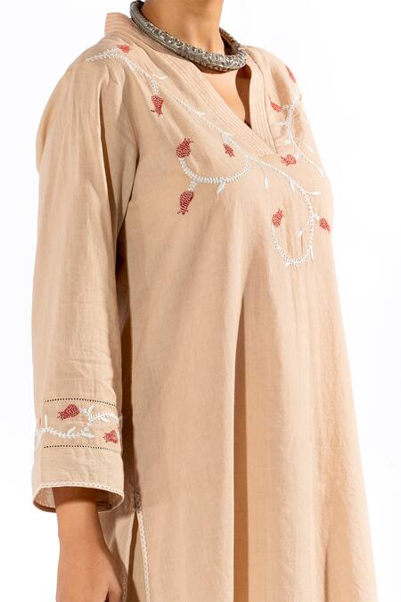 Shop Pants And Pajamas Beige Cotton Embroidery V-neck Floral Thread Kurta And Flared Pant Set Online at Aza Fashions Shop_Pants And Pajamas_Beige Cotton Embroidery V-neck Floral Thread Kurta And Flared Pant Set _Online_at_Aza_Fashions
