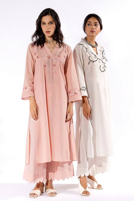Buy_Pants And Pajamas_Pink Cotton Embroidery V-neck Floral Kurta And Flared Pant Set 