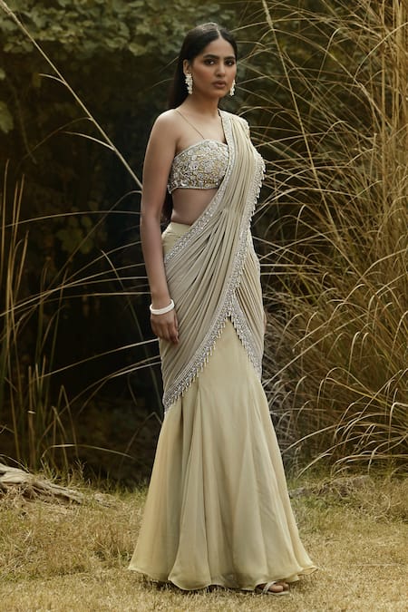 Basanti - Kapde Aur Koffee_Green Organza, Lycra Sequins, Embroidered Border Pre-draped Saree With Blouse _Online_at_Aza_Fashions