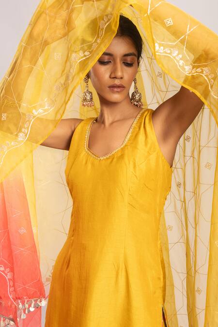 Buy_Tuli_Yellow Organza Embroidery Pitah Dupatta _Online_at_Aza_Fashions