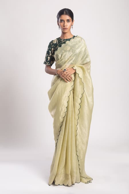 Avaha Yamini Scallop Trimmed Saree With Blouse 