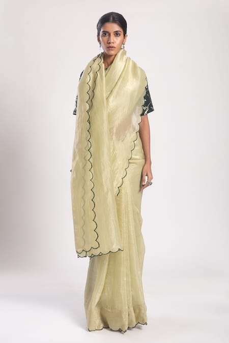 Avaha Yuni Scallop Trimmed Saree 