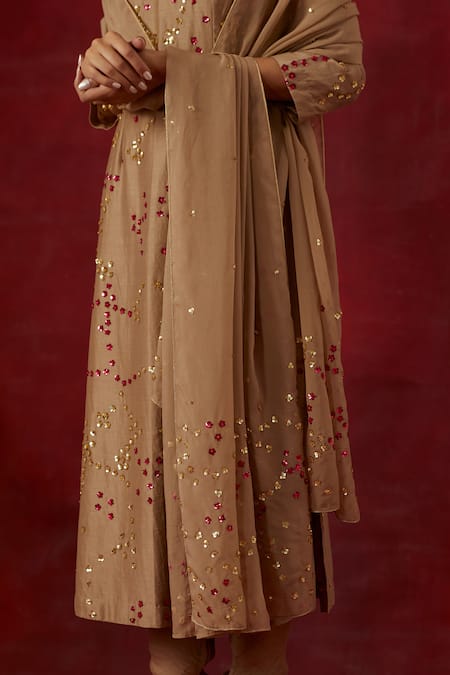 Ikshita Choudhary Beige Chanderi Silk, Tissue Sequins, Embroidery Round Neck Hand Kurta Set at Aza Fashions Ikshita Choudhary_Beige Chanderi Silk, Tissue Sequins, Embroidery Round Neck Hand Kurta Set _at_Aza_Fashions