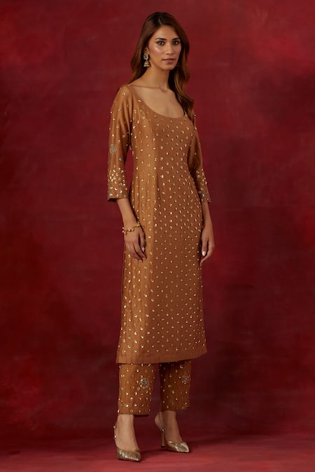 Ikshita Choudhary Brown Chanderi Silk, Tissue Sequins, Embroidery Plunge Neck Hand Kurta Pant Set Online at Aza Fashions Ikshita Choudhary_Brown Chanderi Silk, Tissue Sequins, Embroidery Plunge Neck Hand Kurta Pant Set _Online_at_Aza_Fashions