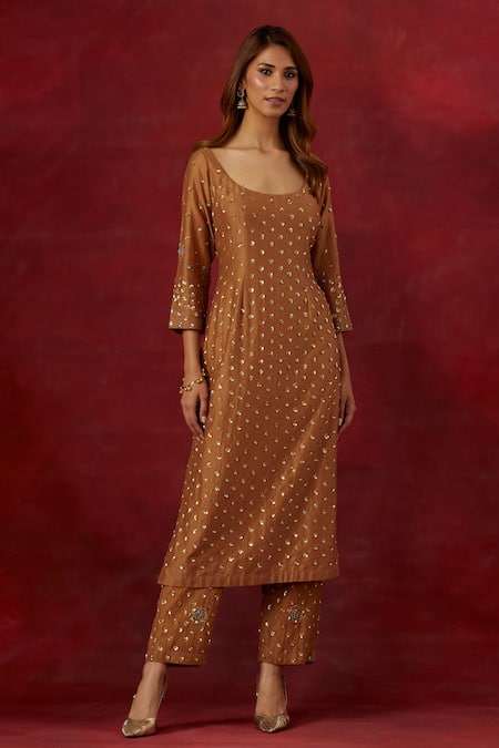 Buy Ikshita Choudhary Brown Chanderi Silk, Tissue Sequins, Embroidery Plunge Neck Hand Kurta Pant Set Buy_Ikshita Choudhary_Brown Chanderi Silk, Tissue Sequins, Embroidery Plunge Neck Hand Kurta Pant Set