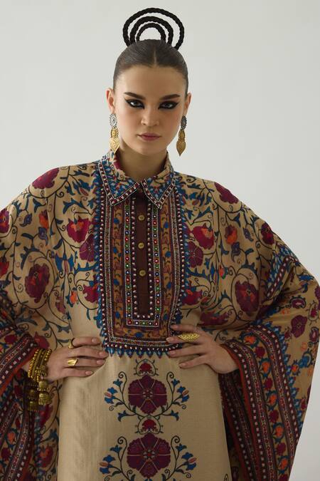 Buy_Rajdeep Ranawat_Beige Silk Mirrors Collared Sharifa Rafflesia Bloom Print Boxy Kaftan 