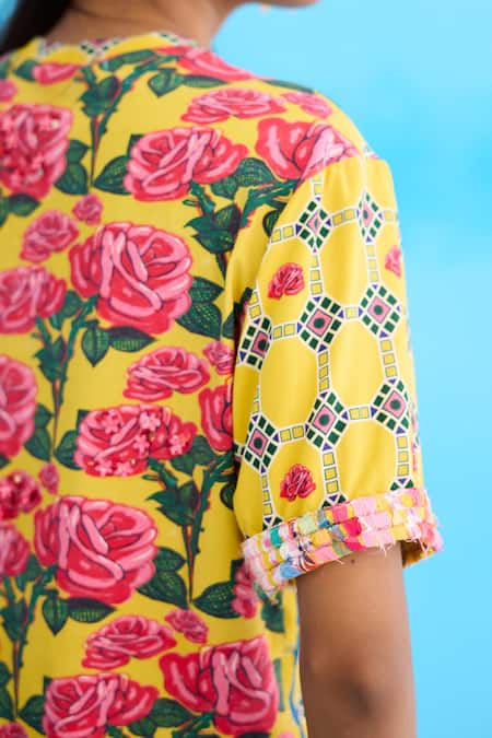 Shop_Nikasha_Yellow Cotton Sequins, Beads Crew Neck Rose Pattern T-shirt 