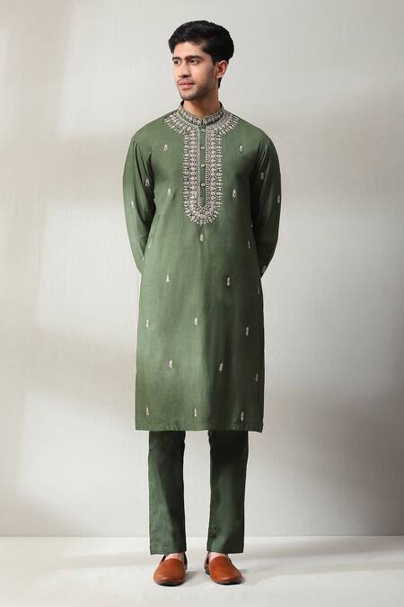 Soniya G_Green Silk Mirrors, Embroidery Pleated Bundi And Kurta Set _Online_at_Aza_Fashions