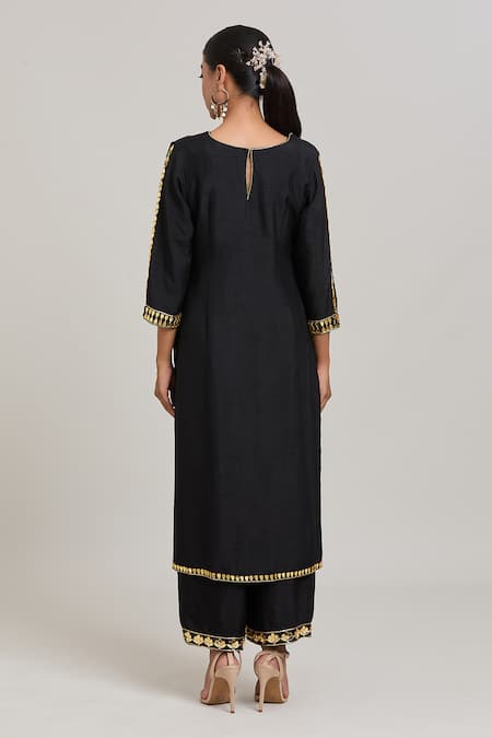 Aaryaa By Kashveen Kohli Floral Embroidered Yoke Kurta Pant Set 