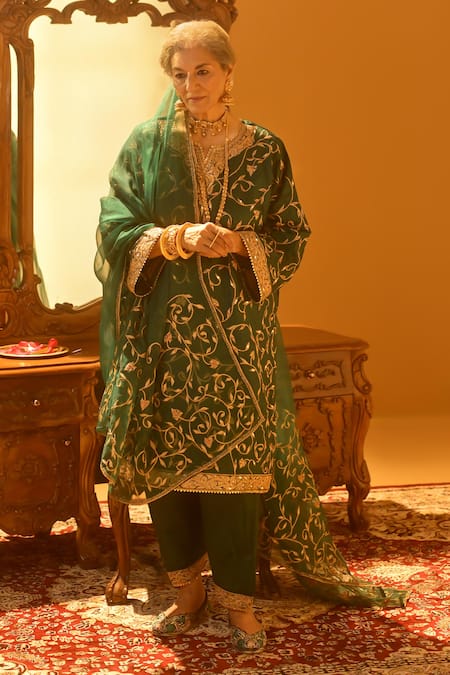 TULPALAV Green Kurta And Palazzo Silk Embroidered Kashmiri Tilla Sequin Hand Pheran Set