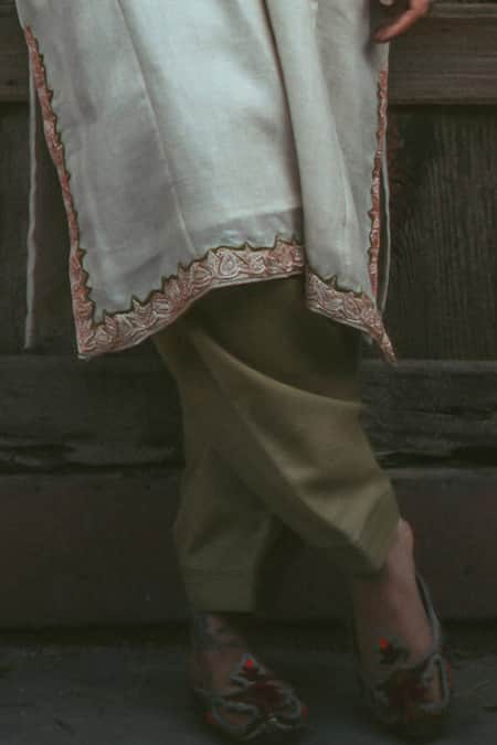 Tulpalav White Pashmina, Wool Embroidery Collared Tilla Hand Work Pheran Kurta Salwar Set Online at Aza Fashions Tulpalav_White Pashmina, Wool Embroidery Collared Tilla Hand Work Pheran Kurta Salwar Set_Online_at_Aza_Fashions