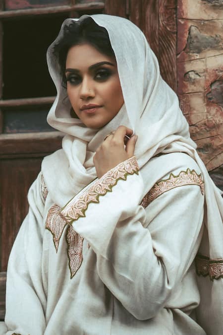 Buy Tulpalav White Pashmina, Wool Embroidery Collared Tilla Hand Work Pheran Kurta Salwar Set Online at Aza Fashions Buy_Tulpalav_White Pashmina, Wool Embroidery Collared Tilla Hand Work Pheran Kurta Salwar Set_Online_at_Aza_Fashions