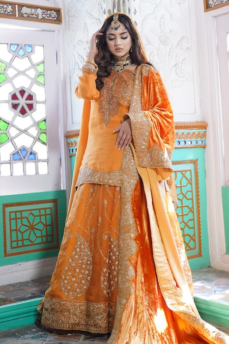 TULPALAV Orange Kurta And Lehenga Organza Embroidered Kashmiri Tilla Notched Blouse Set