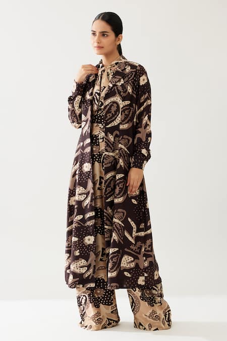 Buy Koai Cream Retro Bloom Print Lapel Collar Cape Online at Aza Fashions Buy_Koai_Cream Retro Bloom Print Lapel Collar Cape _Online_at_Aza_Fashions