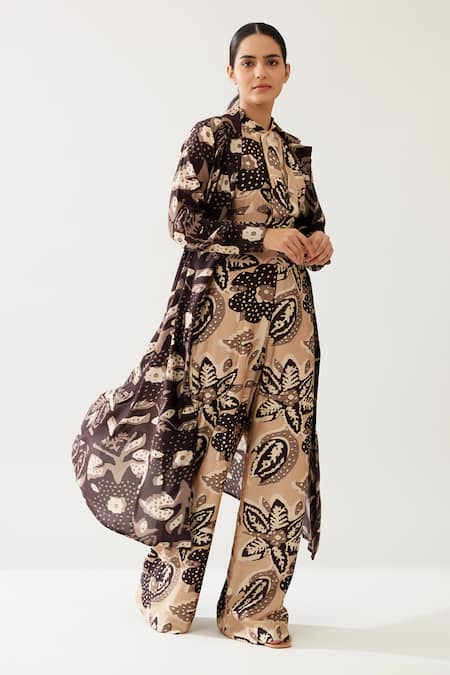 Shop Koai Cream Retro Bloom Print Lapel Collar Cape Online at Aza Fashions Shop_Koai_Cream Retro Bloom Print Lapel Collar Cape _Online_at_Aza_Fashions