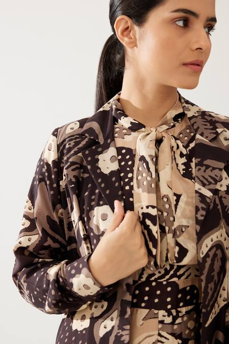 Koai Cream Retro Bloom Print Lapel Collar Cape at Aza Fashions Koai_Cream Retro Bloom Print Lapel Collar Cape _at_Aza_Fashions