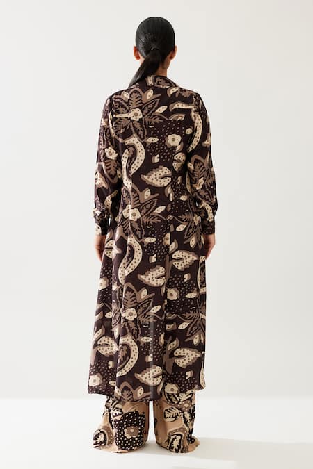 Shop Koai Cream Retro Bloom Print Lapel Collar Cape at Aza Fashions Shop_Koai_Cream Retro Bloom Print Lapel Collar Cape _at_Aza_Fashions