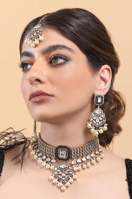 Auraa Trends Kundan Embellished Pendant Necklace Set 