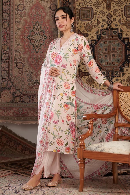 Negra Elegante Floral Pattern Kurta Set 