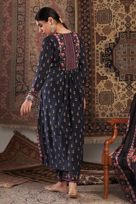 Negra Elegante Floral Pattern Kurta Palazzo Set 