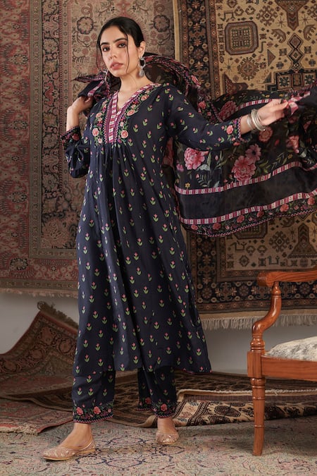 Negra Elegante Black Silk, Cotton Embroidery, Beads V-neck Floral Pattern Kurta Palazzo Set Online at Aza Fashions Negra Elegante_Black Silk, Cotton Embroidery, Beads V-neck Floral Pattern Kurta Palazzo Set _Online_at_Aza_Fashions