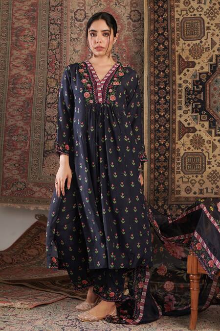 Shop Negra Elegante Black Silk, Cotton Embroidery, Beads V-neck Floral Pattern Kurta Palazzo Set Online at Aza Fashions Shop_Negra Elegante_Black Silk, Cotton Embroidery, Beads V-neck Floral Pattern Kurta Palazzo Set _Online_at_Aza_Fashions