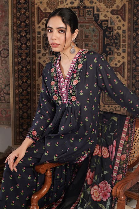 Negra Elegante Black Silk, Cotton Embroidery, Beads V-neck Floral Pattern Kurta Palazzo Set at Aza Fashions Negra Elegante_Black Silk, Cotton Embroidery, Beads V-neck Floral Pattern Kurta Palazzo Set _at_Aza_Fashions