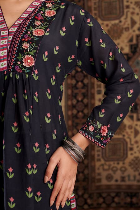 Buy Negra Elegante Black Silk, Cotton Embroidery, Beads V-neck Floral Pattern Kurta Palazzo Set Buy_Negra Elegante_Black Silk, Cotton Embroidery, Beads V-neck Floral Pattern Kurta Palazzo Set