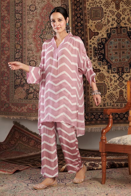 Shop Negra Elegante Pink Crepe V-neck Chevron Pattern Tunic And Pant Set Online at Aza Fashions Shop_Negra Elegante_Pink Crepe V-neck Chevron Pattern Tunic And Pant Set _Online_at_Aza_Fashions