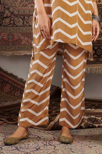 Negra Elegante_Yellow Crepe V-neck Chevron Pattern Tunic With Pant Co-ord Set _Online_at_Aza_Fashions