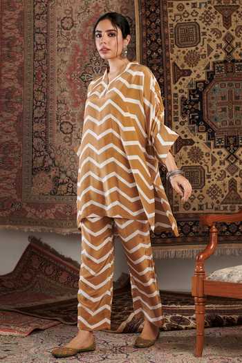 Buy_Negra Elegante_Yellow Crepe V-neck Chevron Pattern Tunic With Pant Co-ord Set _Online_at_Aza_Fashions