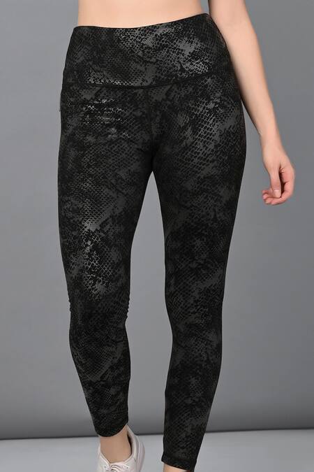 Buy Tuna London - {Tuna Active} Black 100% Cotton Plain Round Neck Zipped Sports Bra And Leggings Set Online at Aza Fashions Buy_Tuna London - {Tuna Active}_Black 100% Cotton Plain Round Neck Zipped Sports Bra And Leggings Set_Online_at_Aza_Fashions