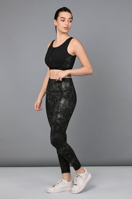 Shop Tuna London - {Tuna Active} Black 100% Cotton Plain Round Neck Zipped Sports Bra And Leggings Set Online at Aza Fashions Shop_Tuna London - {Tuna Active}_Black 100% Cotton Plain Round Neck Zipped Sports Bra And Leggings Set_Online_at_Aza_Fashions